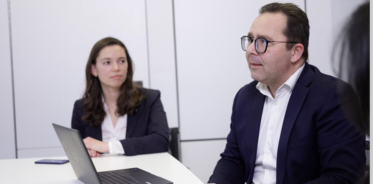 Two Norges Bank Investment Management employees in a meeting at the Oslo office.