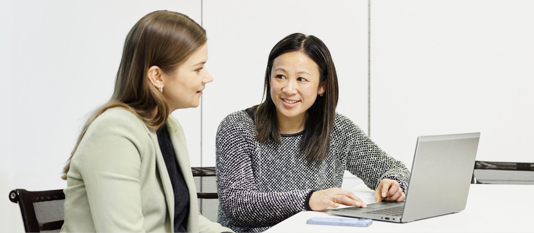 Two Norges Bank Investment Management employees in a discussion at the Oslo office.